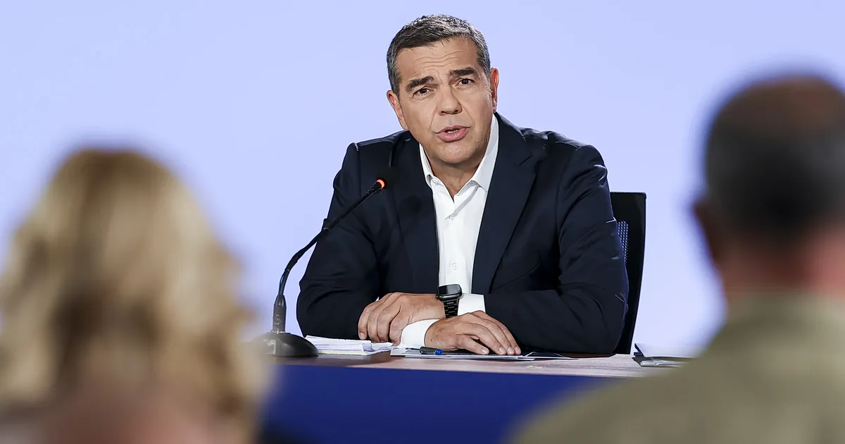 Ο Αλέξης Τσίπρας μιλάει σε συνάντηση για το επίδομα ανεργίας