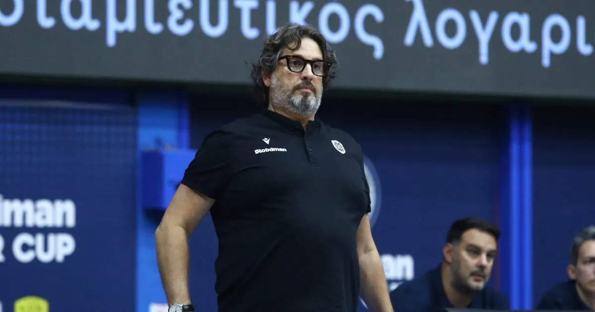Ο Τρινκιέρι δίνει δηλώσεις μετά τον τελικό του Super Cup