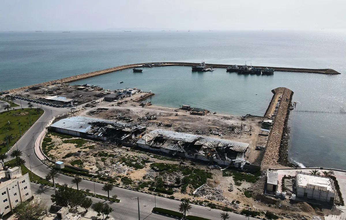 Εκρήξεις στο νησί Κεσμ του Ιράν τη νύχτα