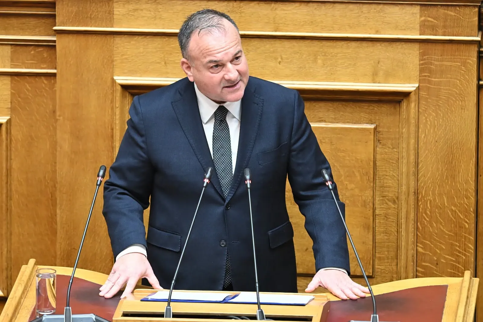 Το επίδομα ανεργίας δύο μηνών γεννά αντιδράσεις στη ΝΔ