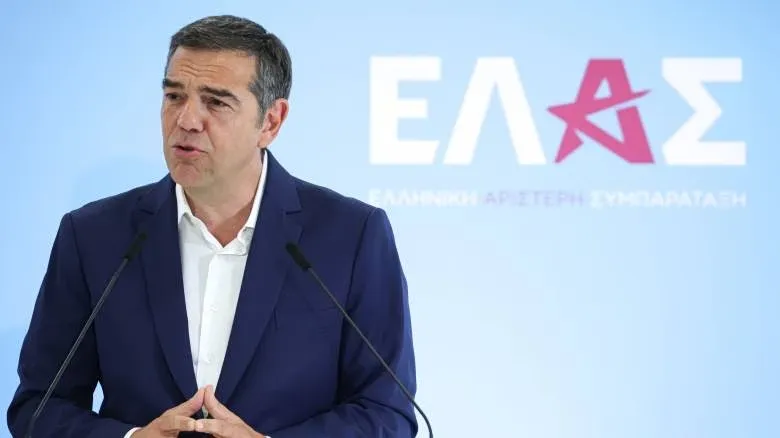 Βυτιοφόρο πετρελαίου θέρμανσης σε πρατήριο καυσίμων