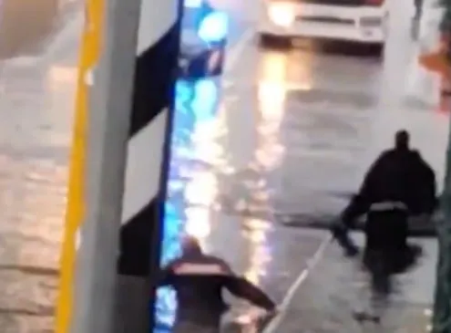 Πλημμυρισμένος δρόμος στην Ιταλία λόγω κακοκαιρίας