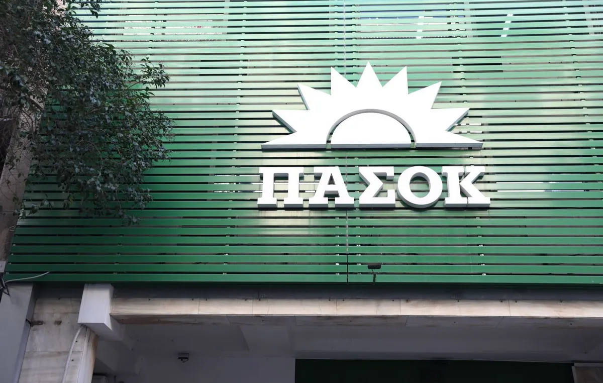 Ο υπουργός Θάνος Πλεύρης σε δηλώσεις για την υπόθεση Μαζωνάκη