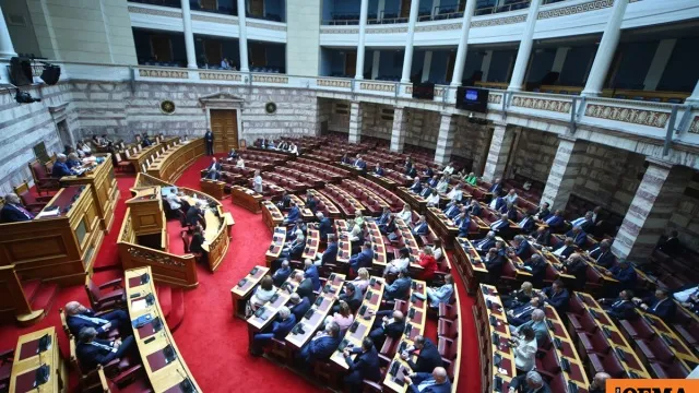 Ο Πατριάρχης Θεόφιλος Γ΄ και ο Μητσοτάκης υπογράφουν το Μνημόνιο