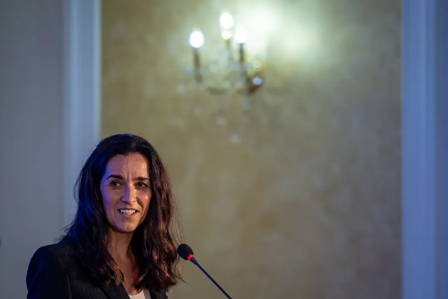 Σημαίες Ουγγαρίας και Ρωσίας, διπλωματική κρίση
