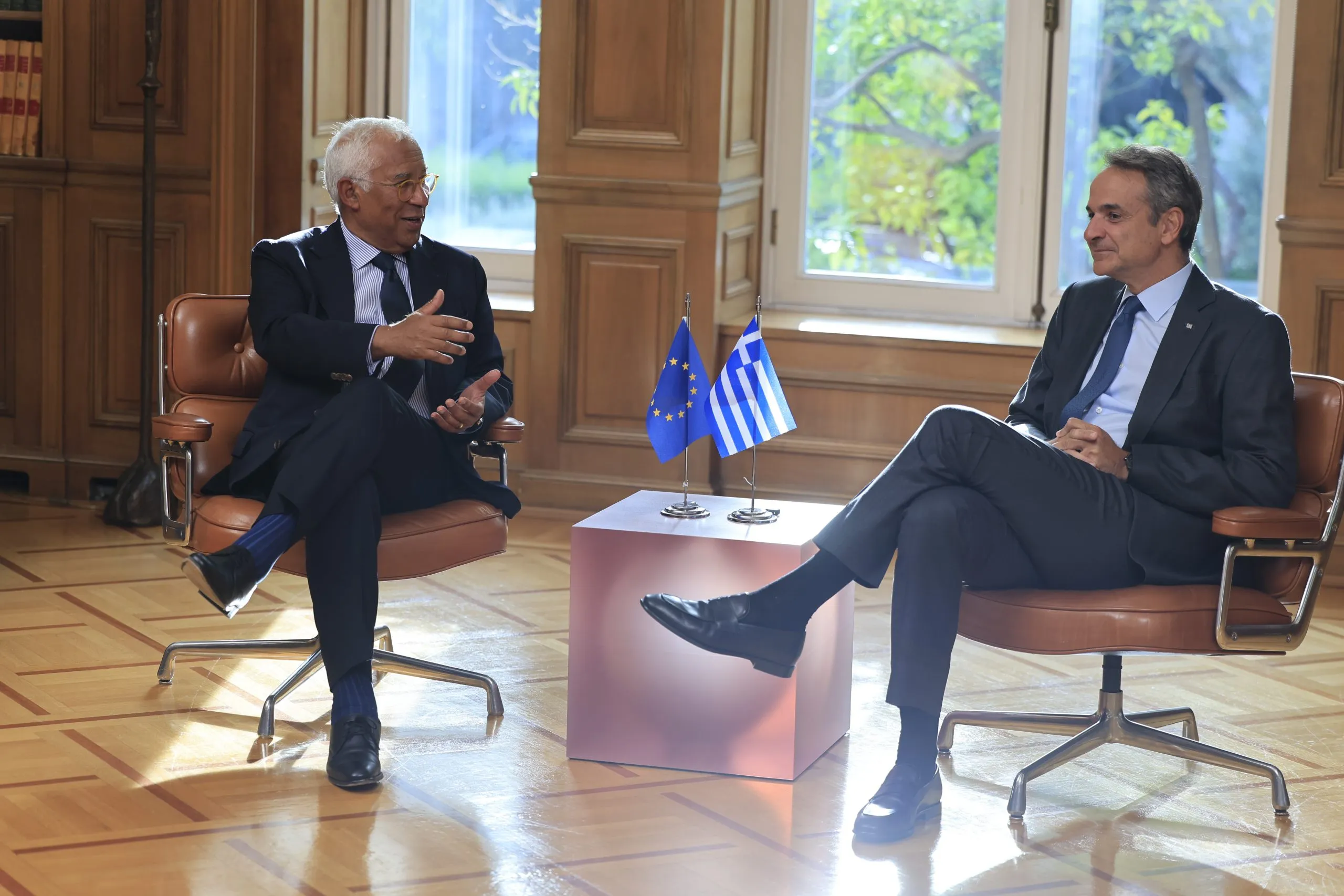 Ο Μητσοτάκης με τον Κόστα στο Μέγαρο Μαξίμου