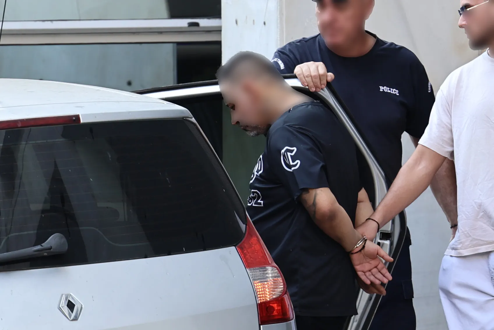 43χρονος πατέρας του βρέφους στην είσοδο του δικαστηρίου Ευελπίδων