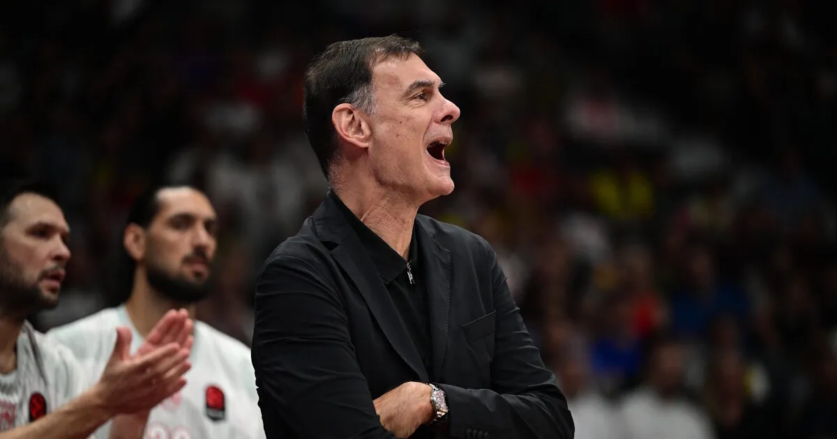 Παίκτες του Ολυμπιακού σε αγώνα μπάσκετ Euroleague