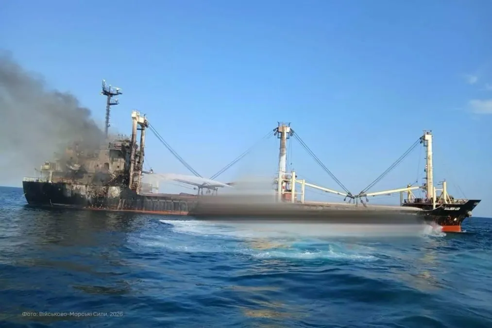 Εμπορικό πλοίο μετά από ρωσική επίθεση στη Μαύρη Θάλασσα