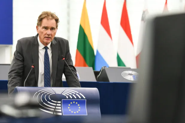Η Μέτσολα ανακοίνωσε αίτημα άρσης ασυλίας Παπανδρέου