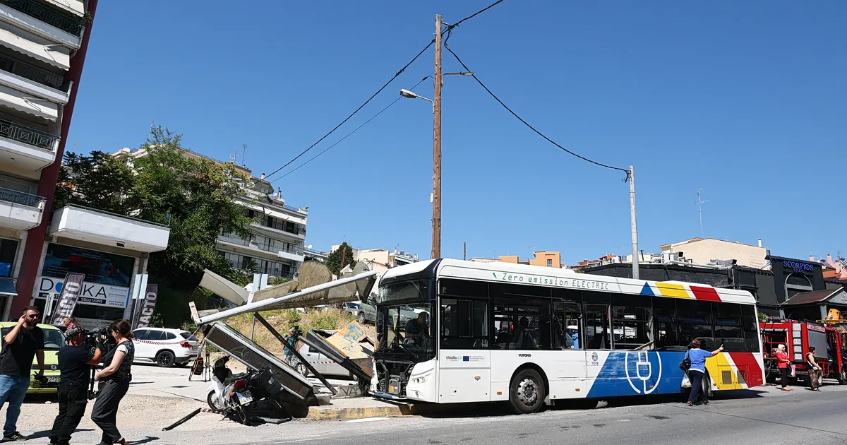 Λεωφορείο ΟΑΣΘ σε τροχαίο στη Θεσσαλονίκη