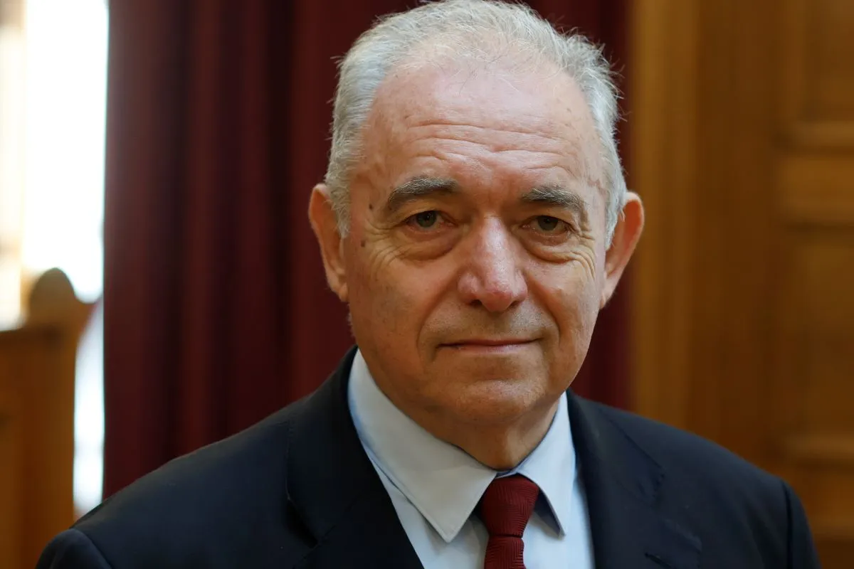 Συντρίμμια κτιρίου μετά την έκρηξη στην Πλάκα