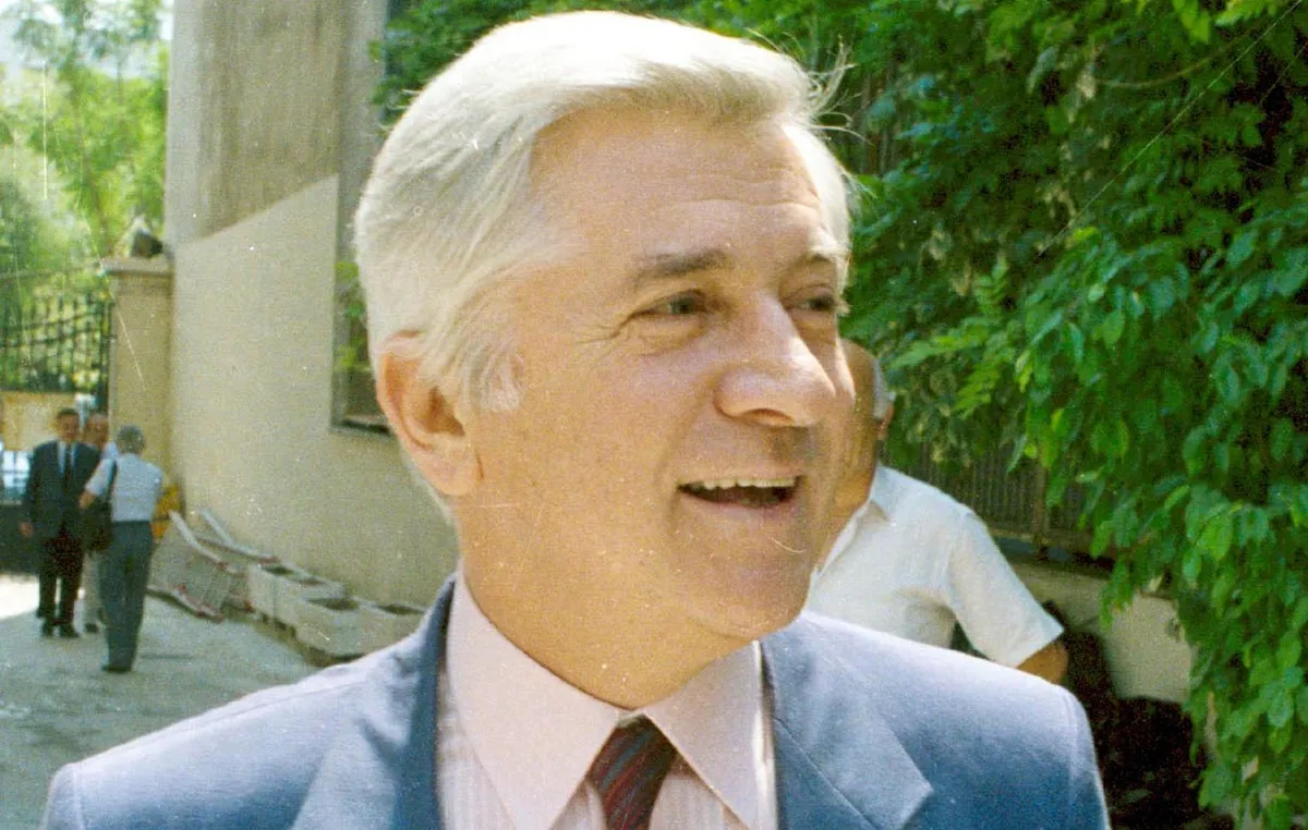 Ο Παύλος Μπακογιάννης με την οικογένειά του σε παλιά φωτογραφία