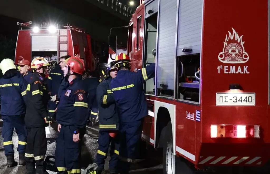 Πυροσβέστες σε επιχείρηση διάσωσης ορειβάτη στον Όλυμπο