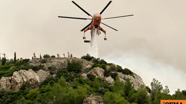 Πυροσβέστες μάχονται με πυρκαγιά στο Μπρατς Κροατίας