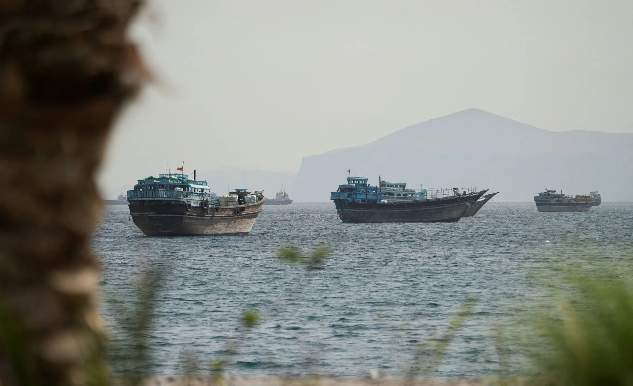 Πλοία στο Στενό του Ορμούζ με σημαία Ιράν