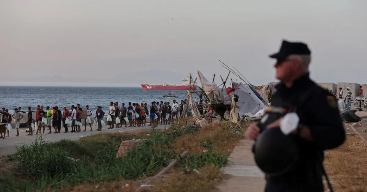 Μετανάστες στα σύνορα του ισπανικού θύλακα Θέουτα
