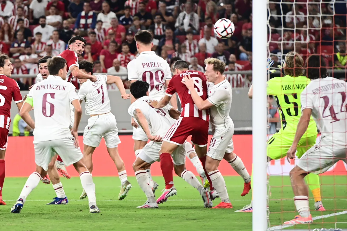 Ο Ρονάλντο χαμογελά ακούγοντας σύνθημα για τον Μέσι