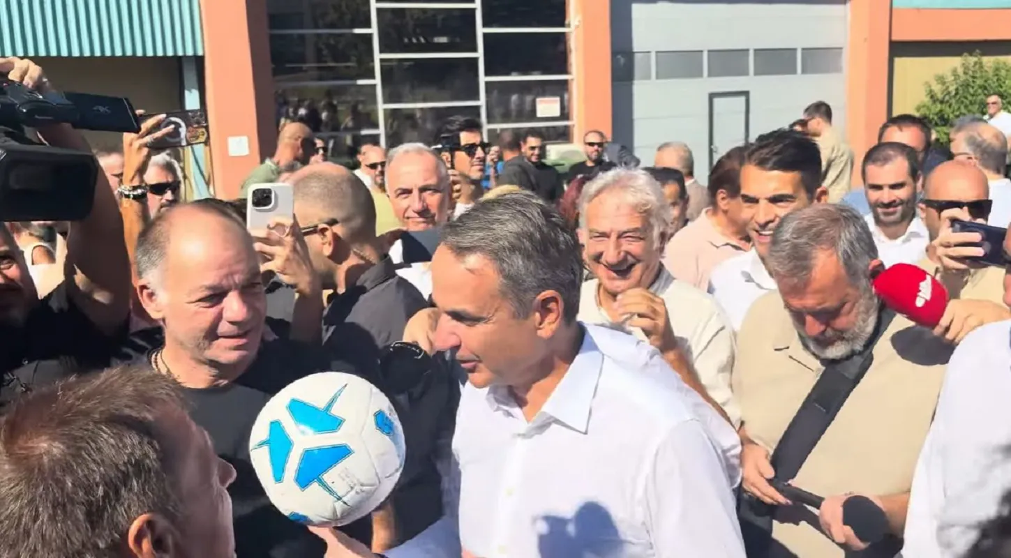 Ο Μητσοτάκης περιηγείται στα περίπτερα της ΔΕΘ 2026
