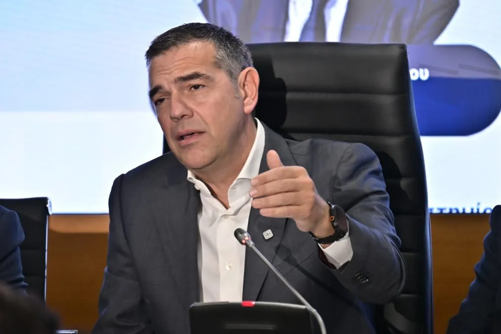 Ο Αλέξης Τσίπρας μιλά στο Επιμελητήριο Αθηνών