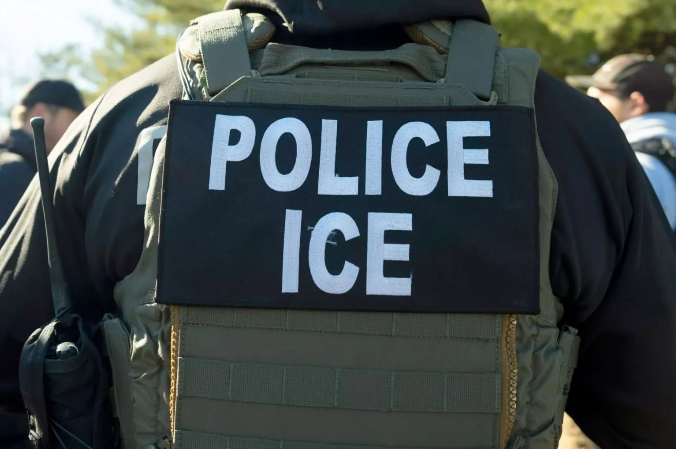 Πράκτορες της ICE σε έλεγχο οχημάτων στο Τέξας