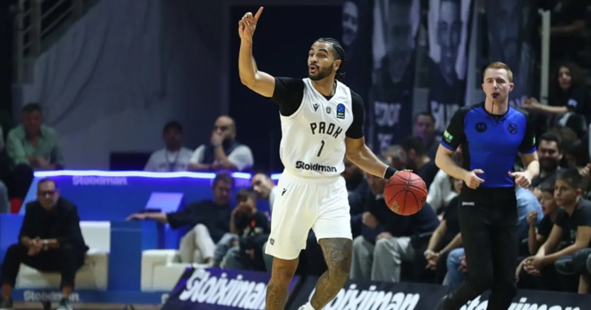 Μπασκέτα στο PAOK Sports Arena κατά τη διακοπή του αγώνα