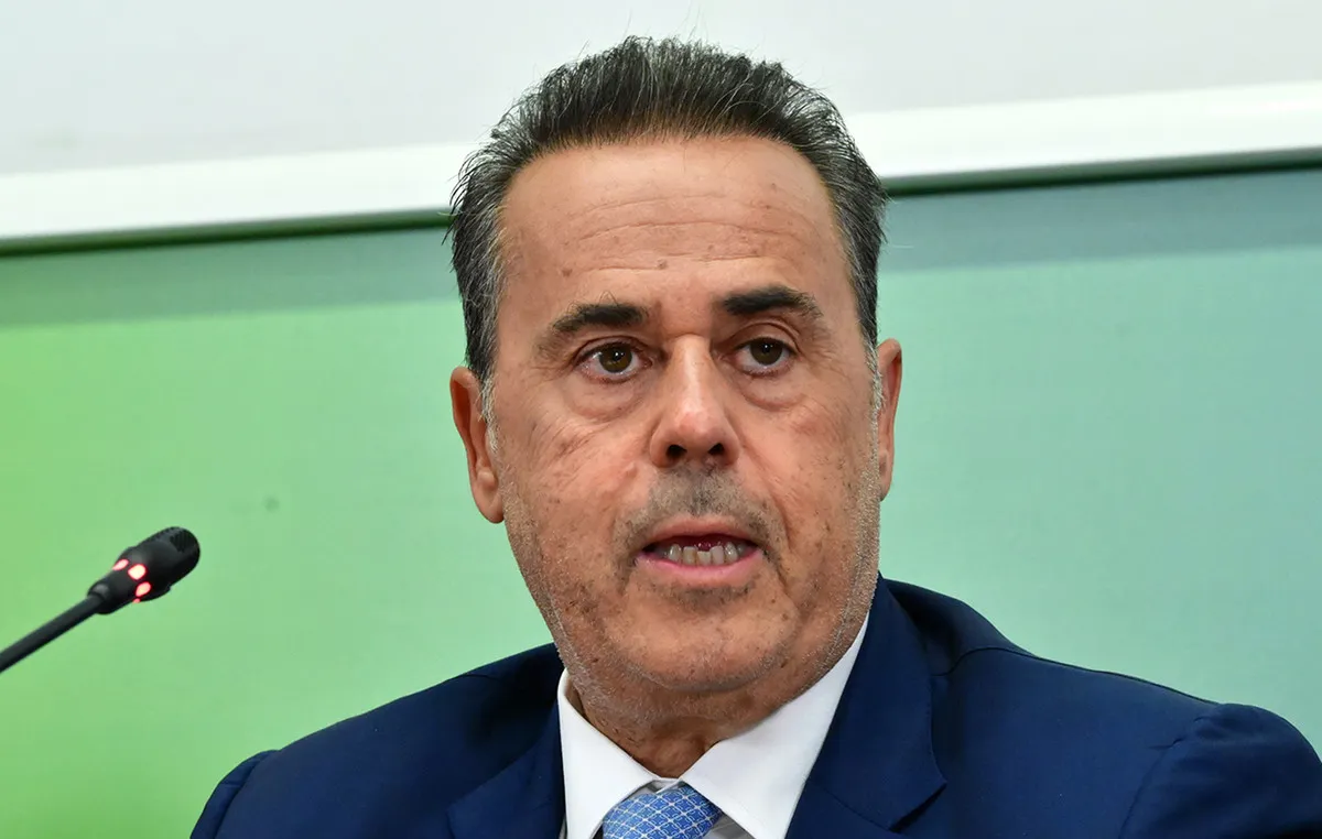 Ο Παπασταύρου ανακοινώνει μείωση ρεύματος 30% έως το 2029