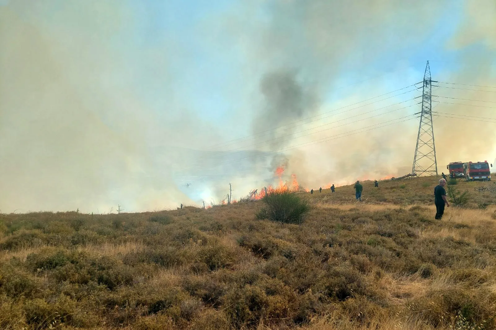 Ελικόπτερο επιχειρεί σε φωτιά στα Σφακιά Χανίων