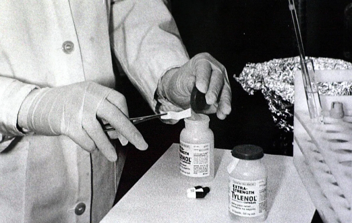 Κάψουλες φαρμάκου Tylenol σε συσκευασία ασφαλείας