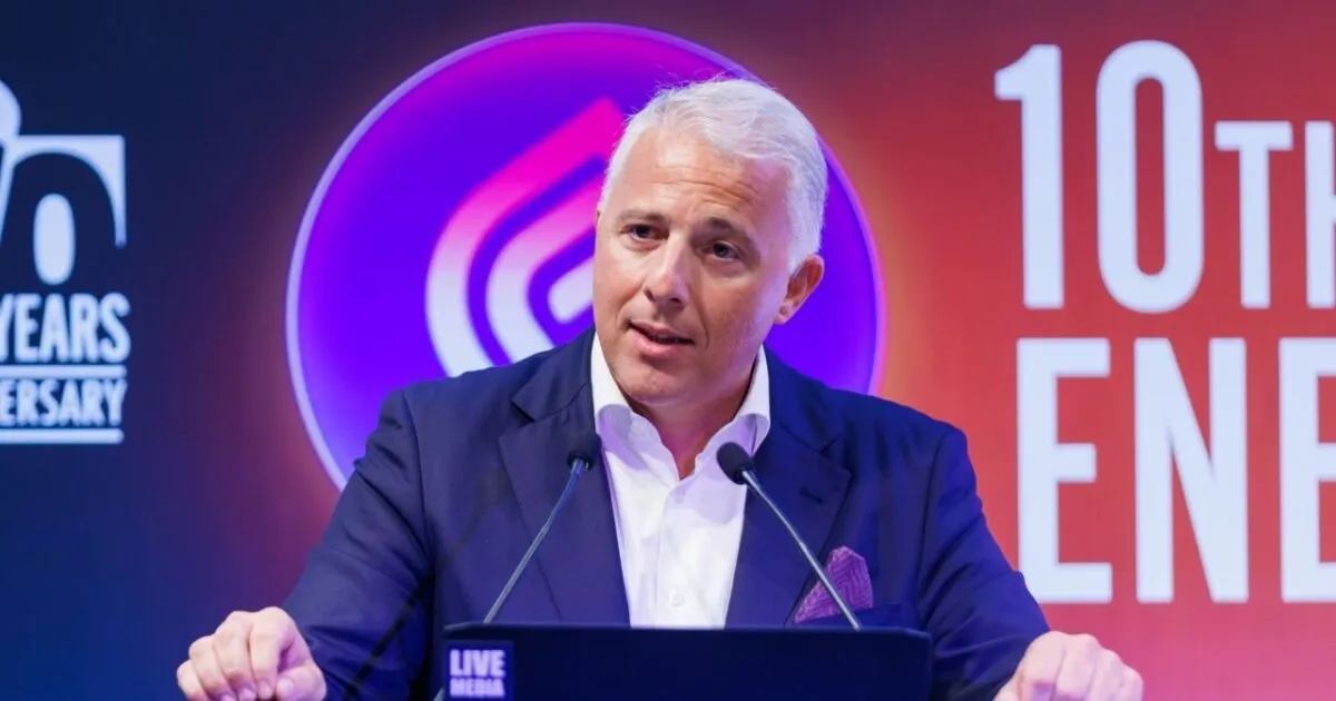 Ο Καραμούζης προειδοποιεί για περικοπές ΑΠΕ στην Ελλάδα