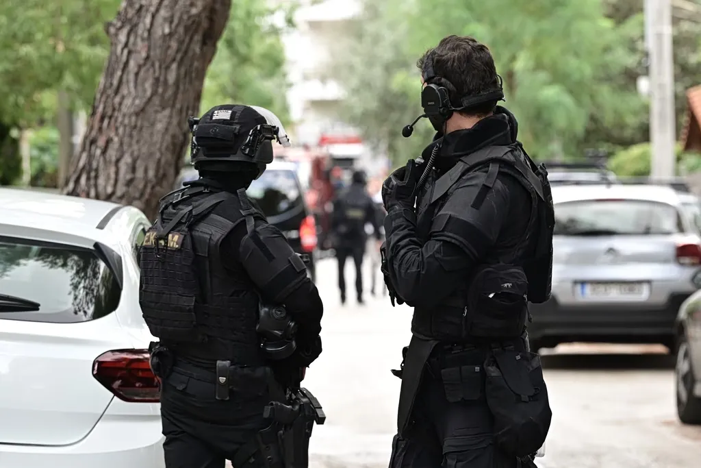 Κότερο με κοκαΐνη ρυμουλκείται στο λιμάνι του Βίγο