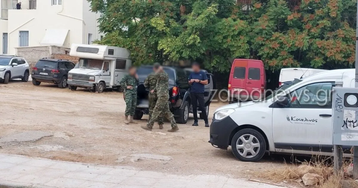 Πυροτεχνουργοί στρατού εξετάζουν οβίδα στα Χανιά