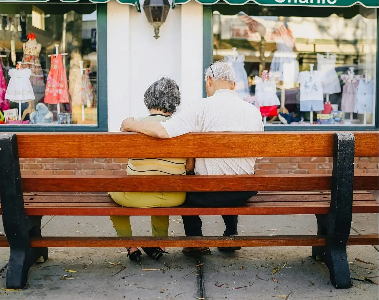 Χρήματα και κλειδιά σπιτιού για επιστροφή ενοικίου