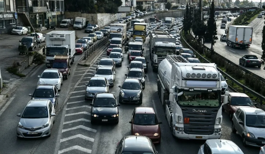 Μποτιλιάρισμα και αυξημένη κίνηση στον Κηφισό