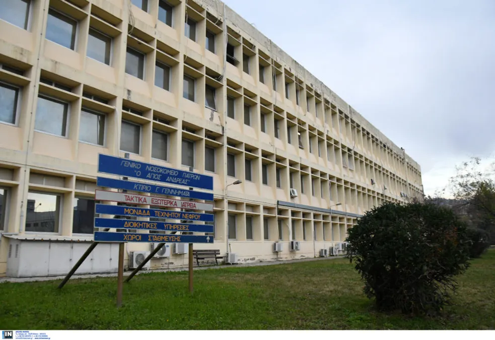 Αστυνομικό περιπολικό έξω από τα δικαστήρια Καλαμάτας