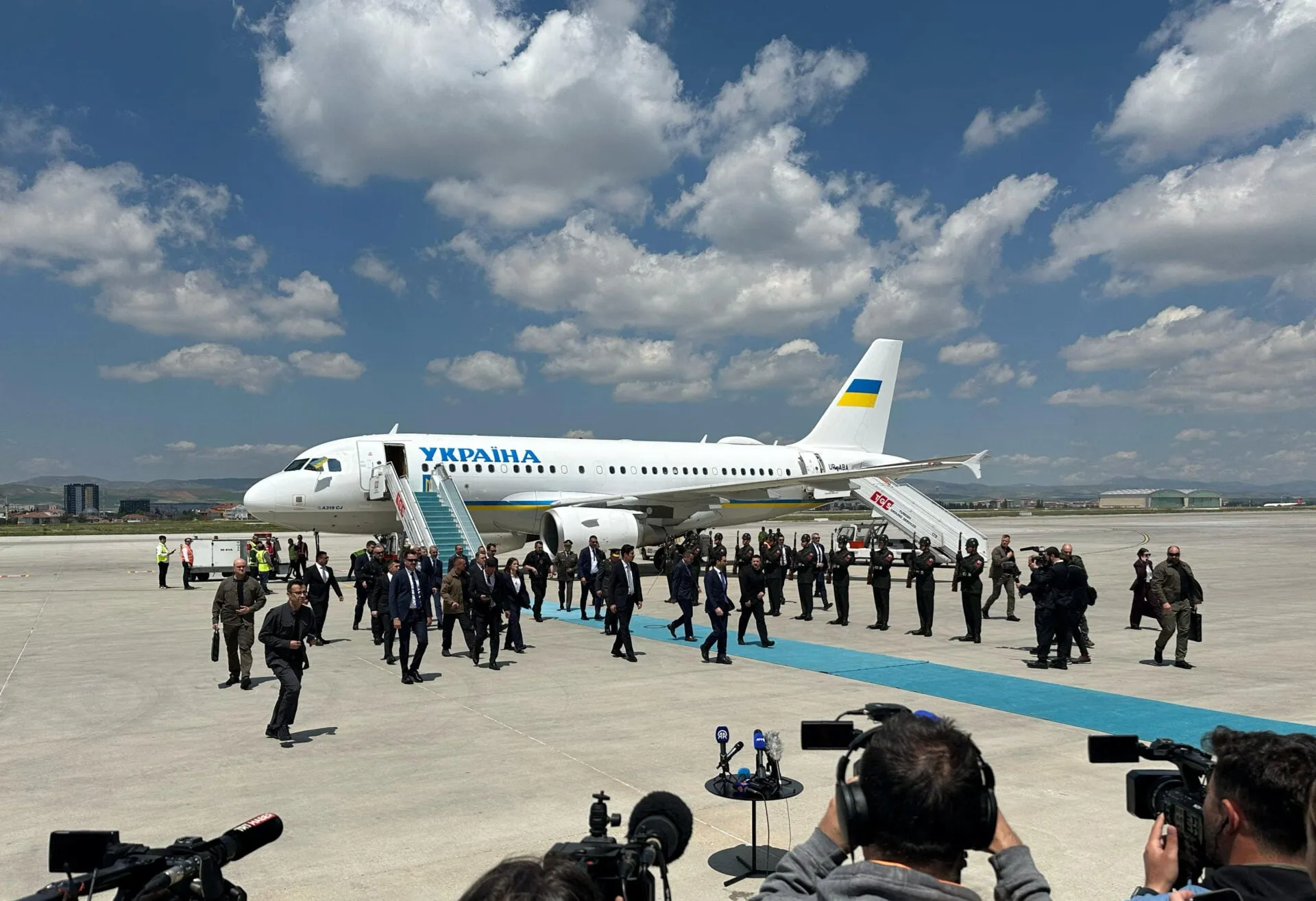 Το αεροπλάνο του Ζελένσκι και το επεισόδιο με το drone