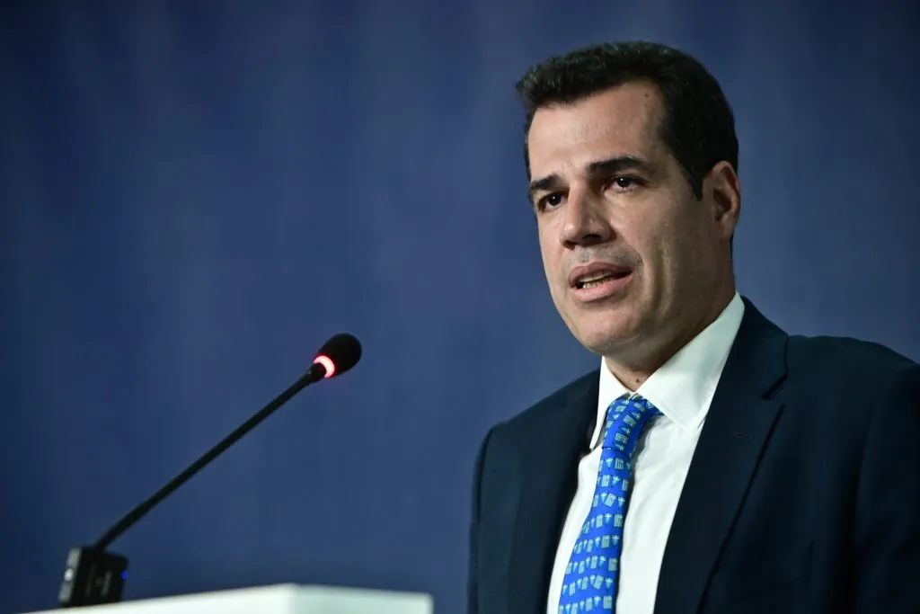 Ο υπουργός Θάνος Πλεύρης μιλά στη ΔΕΘ για το μεταναστευτικό
