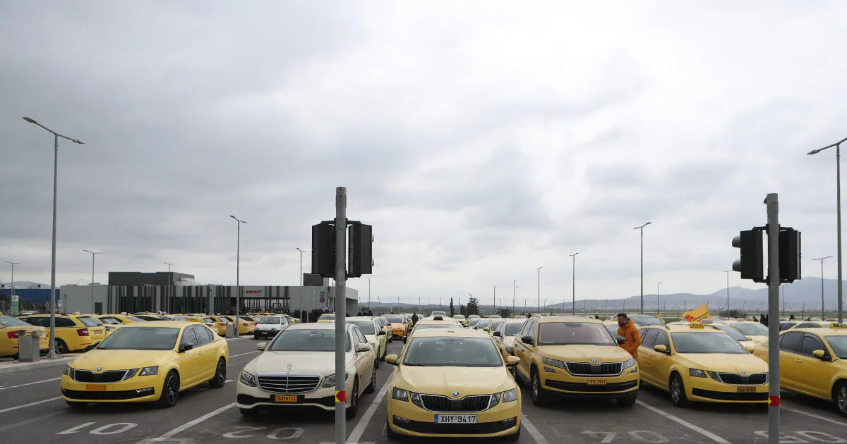Ταξί έξω από αεροδρόμιο στην Αθήνα