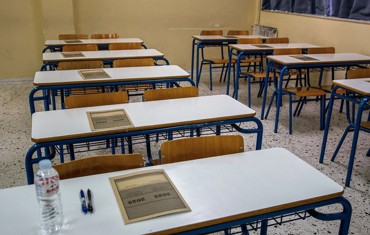 Μαθητές ελέγχουν βαθμολογίες Πανελλαδικών Εξετάσεων 2026