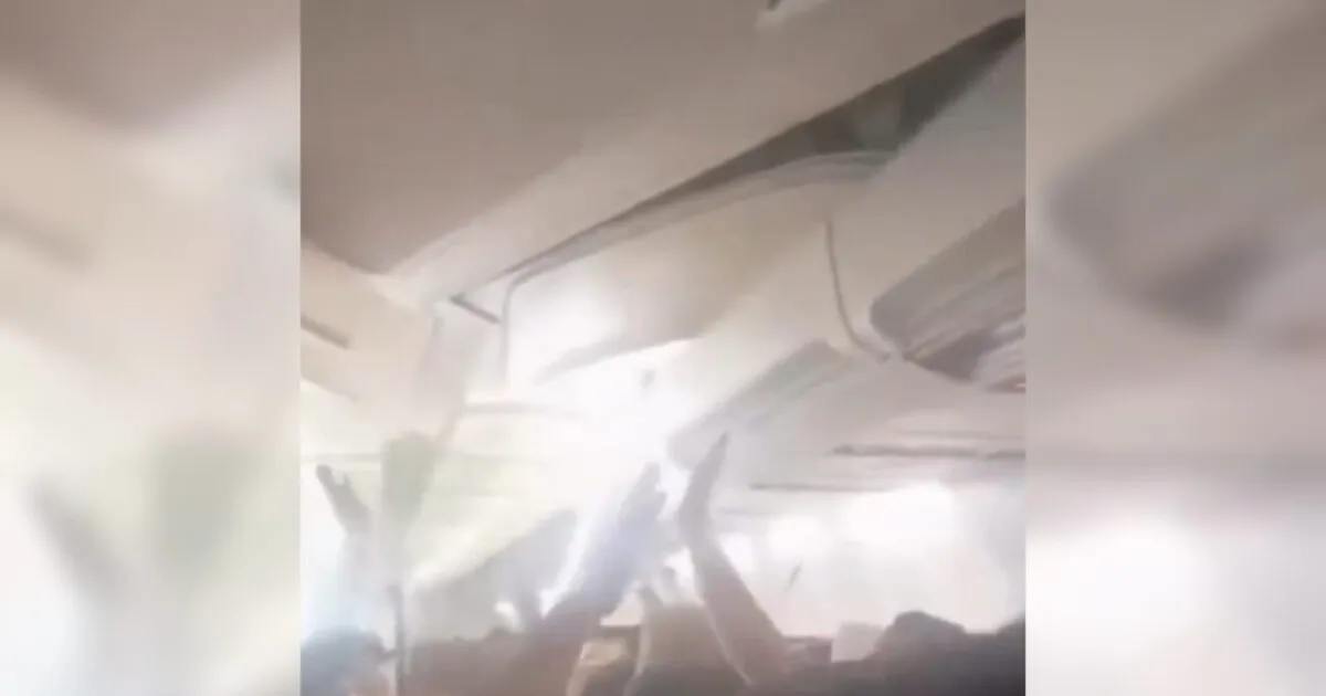 Εσωτερικό αεροσκάφους Boeing 737 με ζημιά μετά τη βλάβη