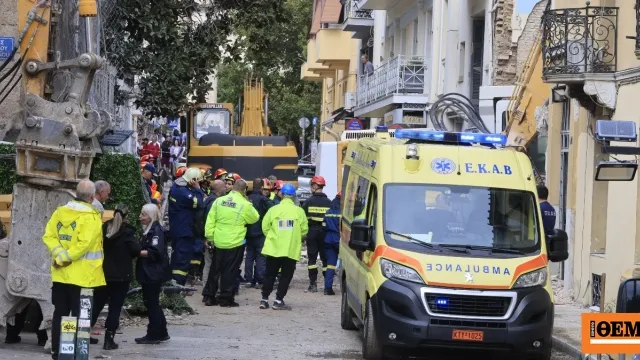 Συντρίμμια κτιρίου μετά την έκρηξη στην Πλάκα