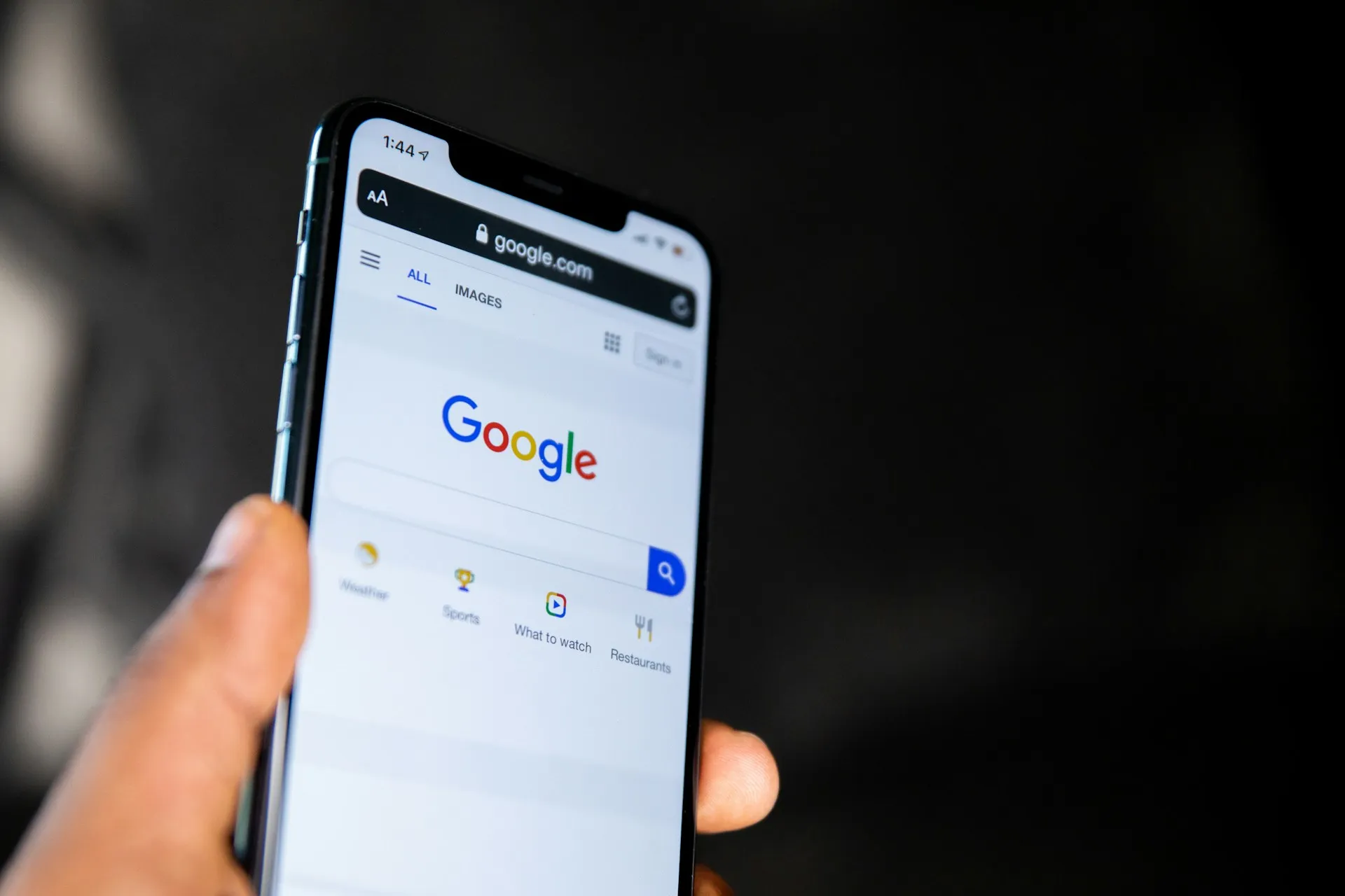 Λογότυπο Google και σύμβολο προστασίας προσωπικών δεδομένων