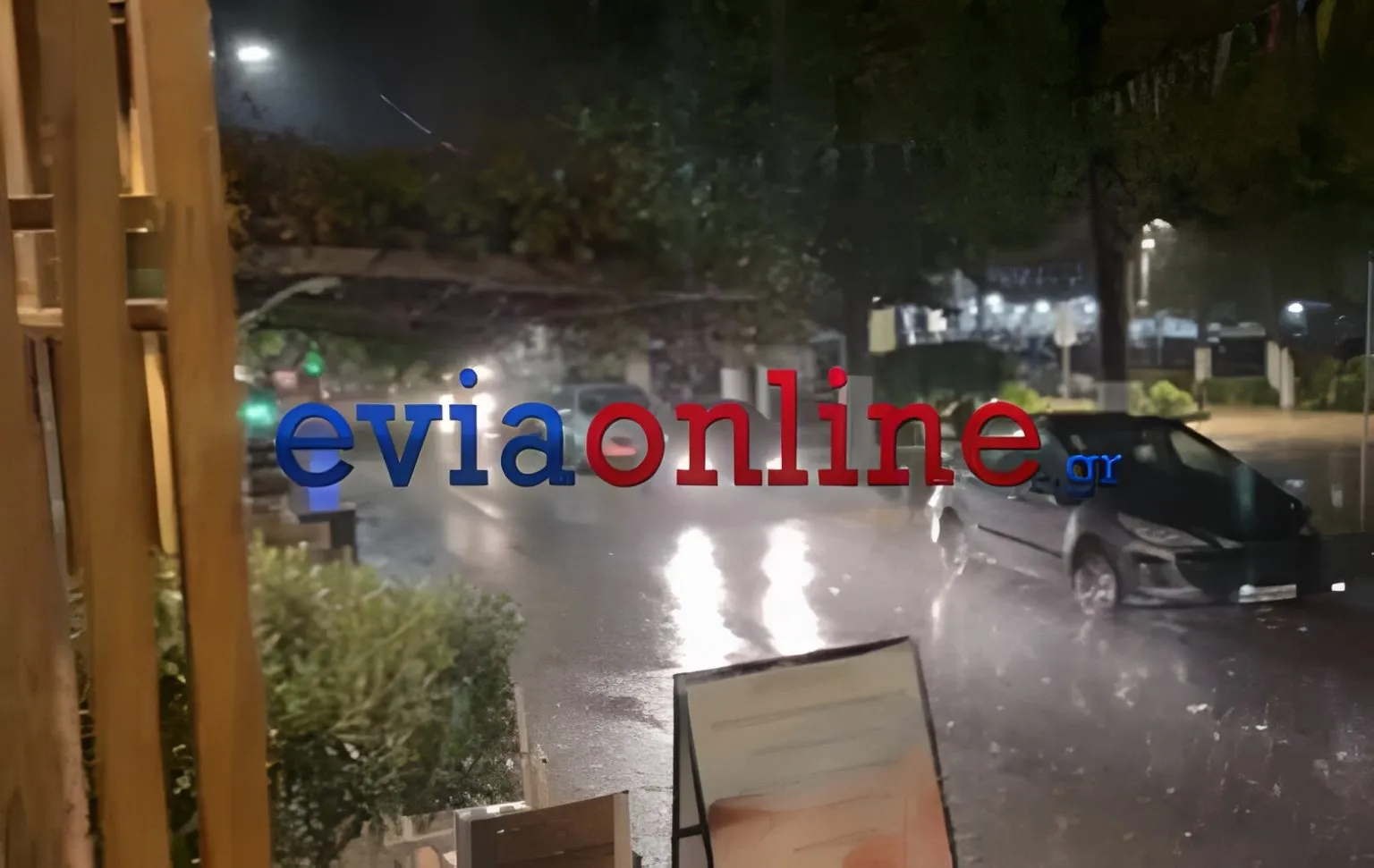 Πλημμυρισμένος δρόμος στην Εύβοια από την κακοκαιρία