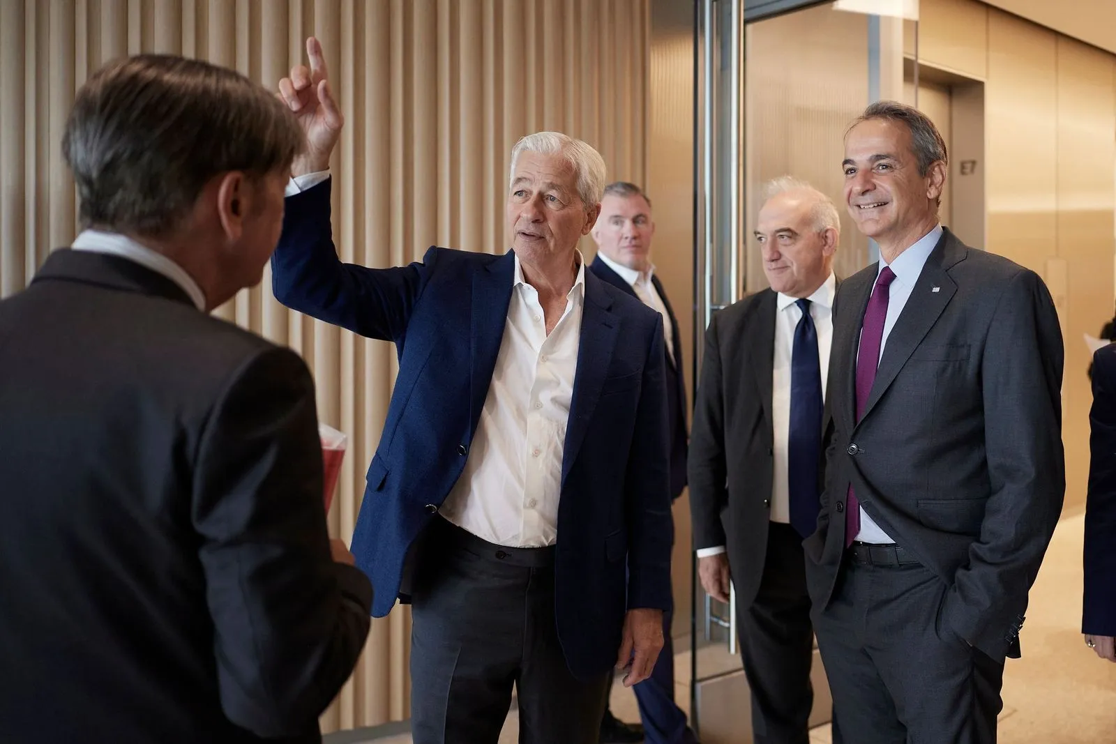 Ο Μητσοτάκης συναντά τον Ντάιμον στη Νέα Υόρκη