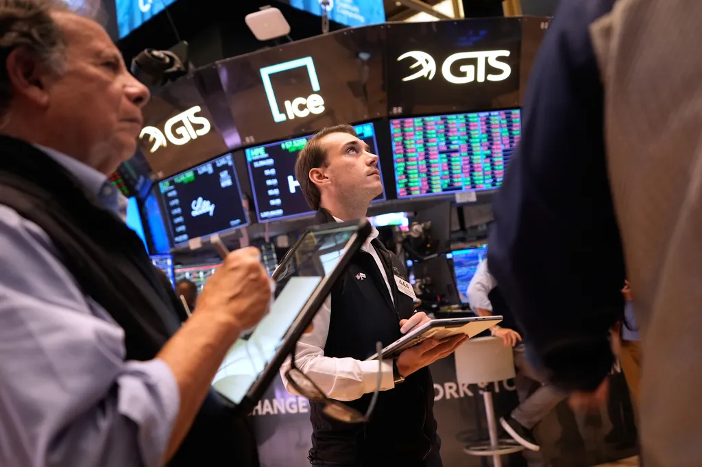 Δείκτες της Wall Street σε πτώση λόγω πετρελαίου και επιτοκίων