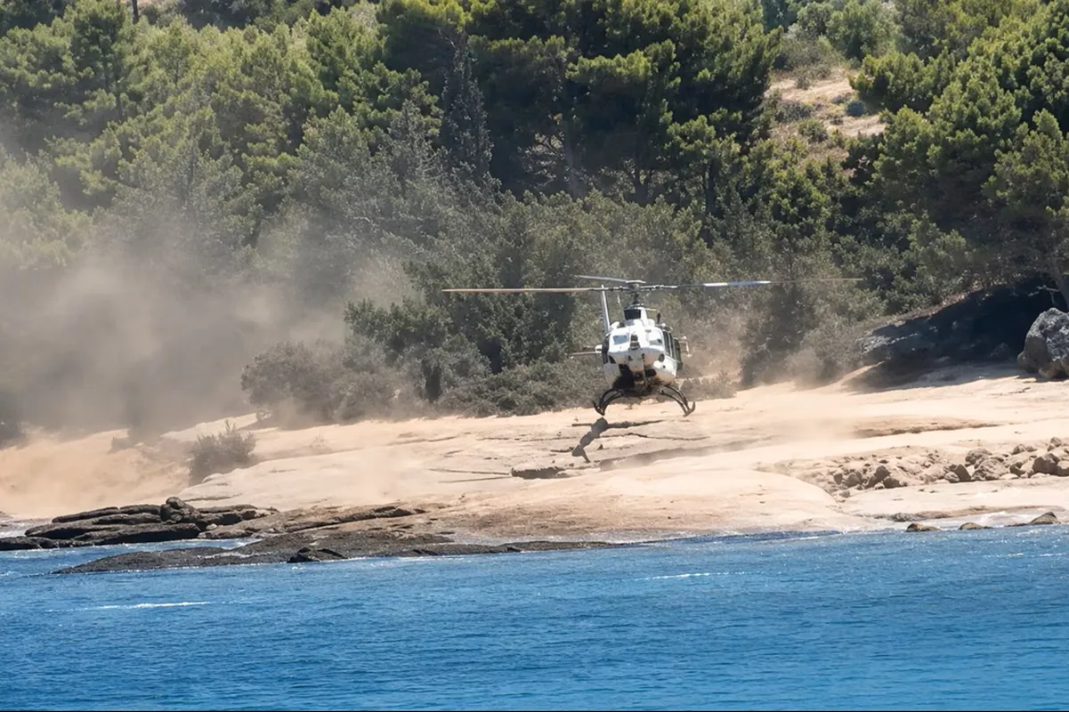 Ελικόπτερο προσγειωμένο σε ελληνικό νησί, έλεγχοι ΑΑΔΕ
