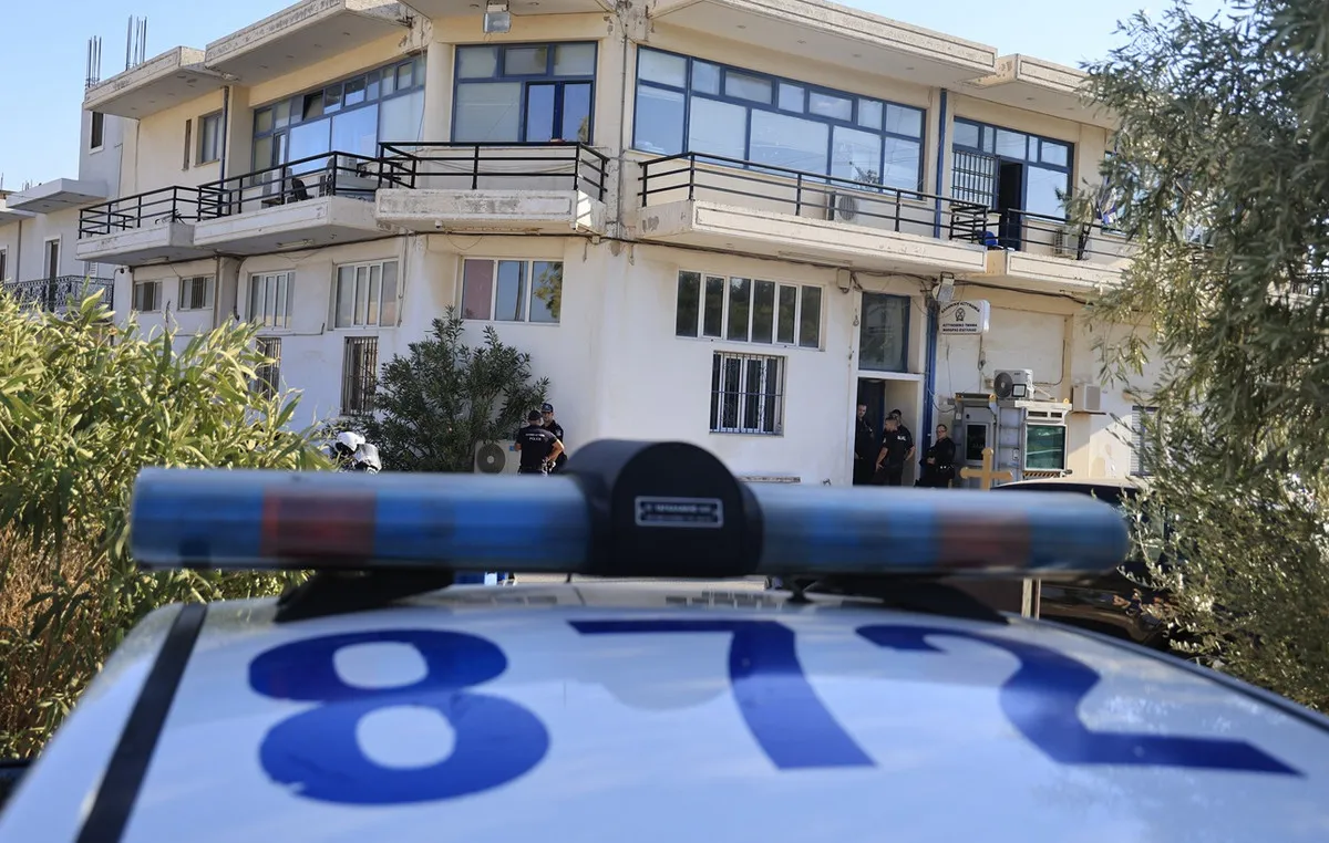 Αστυνομικό τμήμα Μάνδρας μετά το περιστατικό με μαχαίρι
