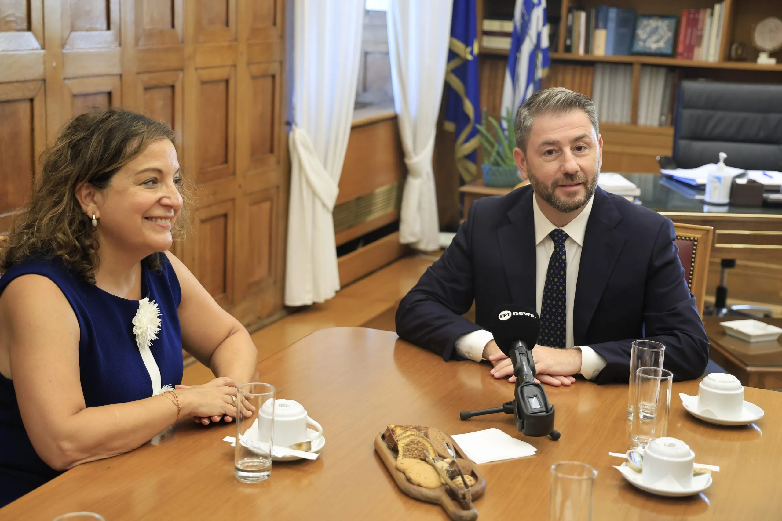 Ο Νίκος Ανδρουλάκης σε συνάντηση στη Βουλή