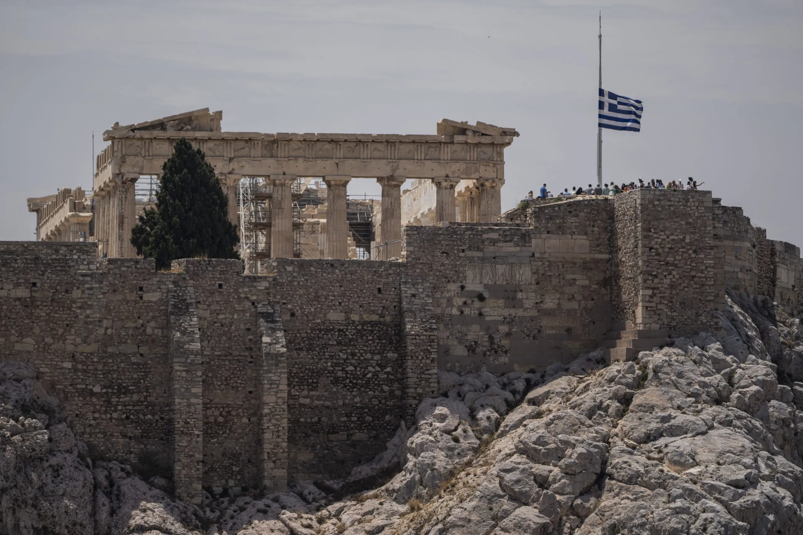 Διπλή αναβάθμιση ελληνικής οικονομίας από Moody's και Scope