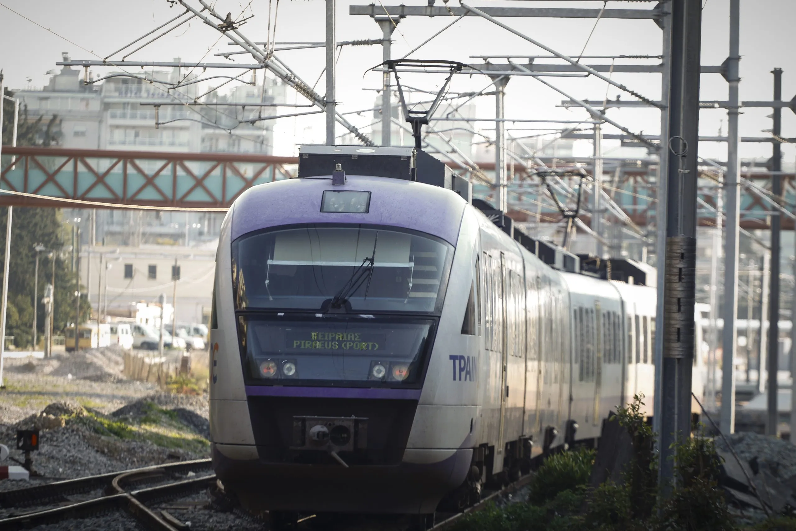 Συρμός του Προαστιακού Σιδηροδρόμου στην Αρχαία Κόρινθο